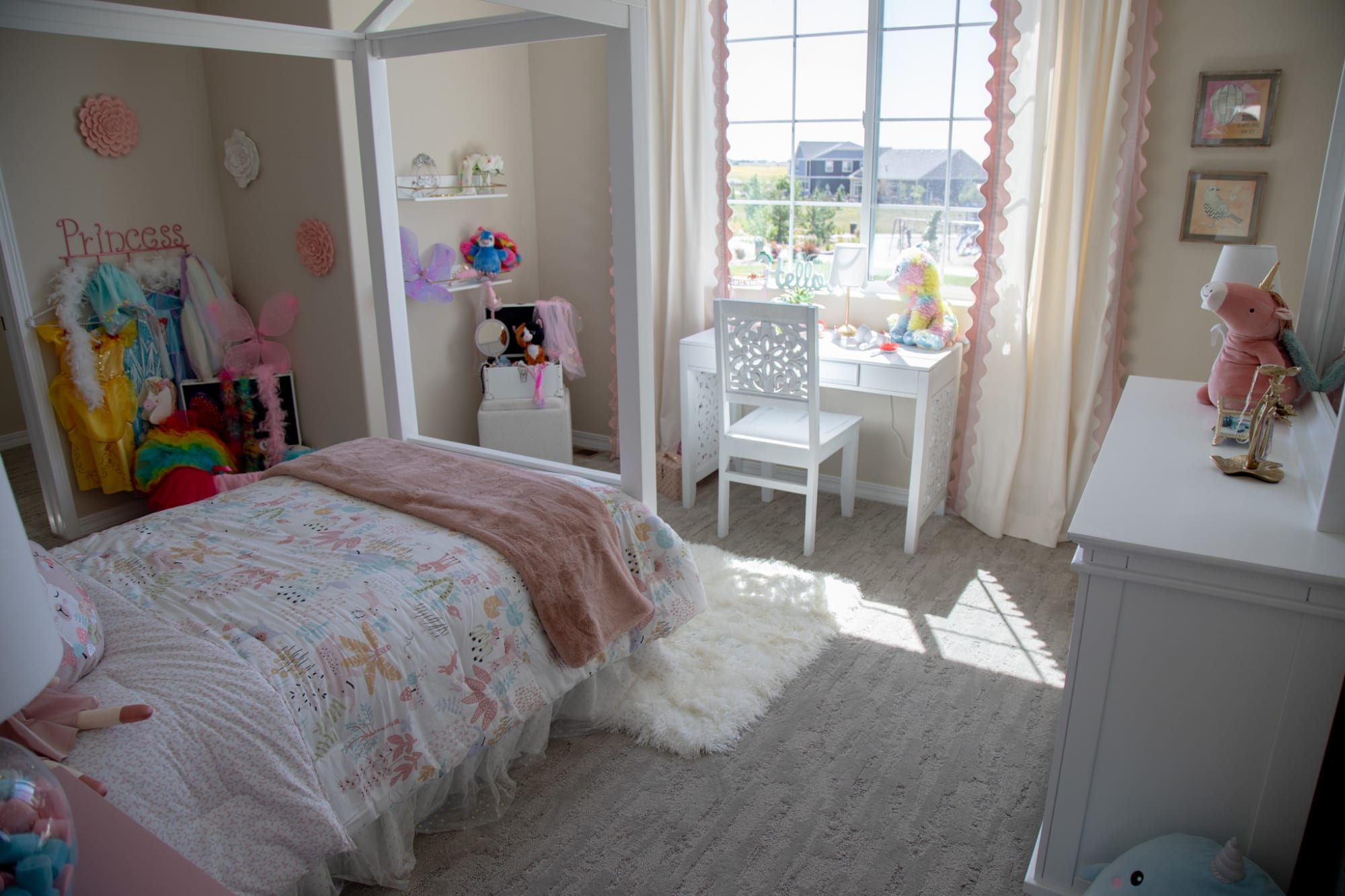 Remi Canopy Bed