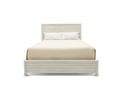 A white wood coastal bed