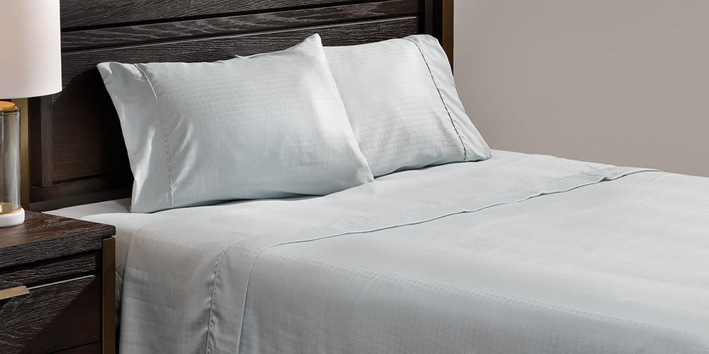 True single-ply thread count sheet sets in genuine Egyptian and Pima Cotton