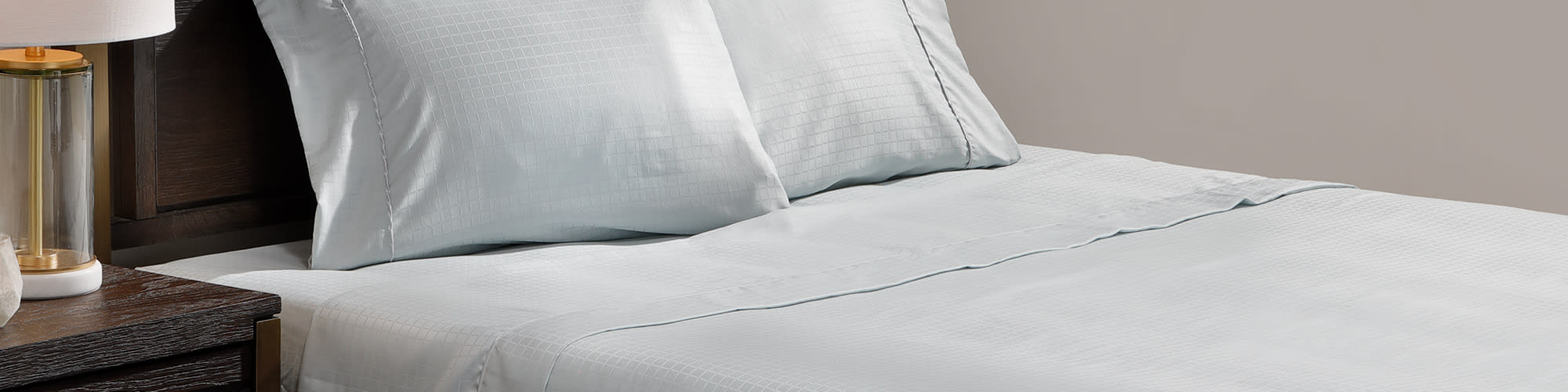 True single-ply thread count sheet sets in genuine Egyptian and Pima Cotton