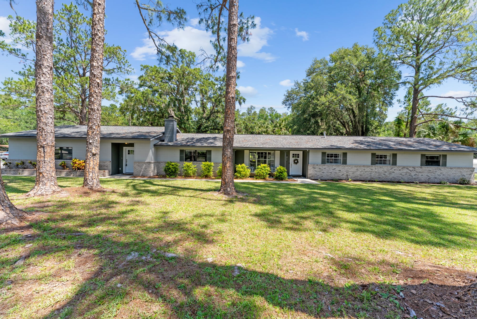 Outside shot of the front of Kelli Bateman's Airbnb