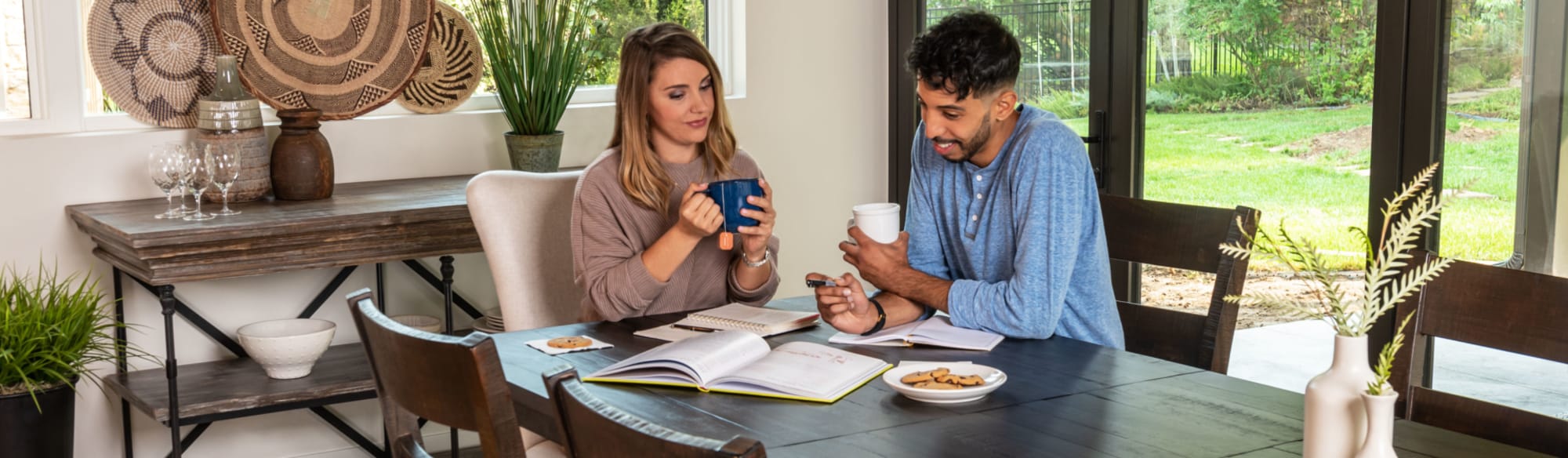 Sedona Dining Table Scene