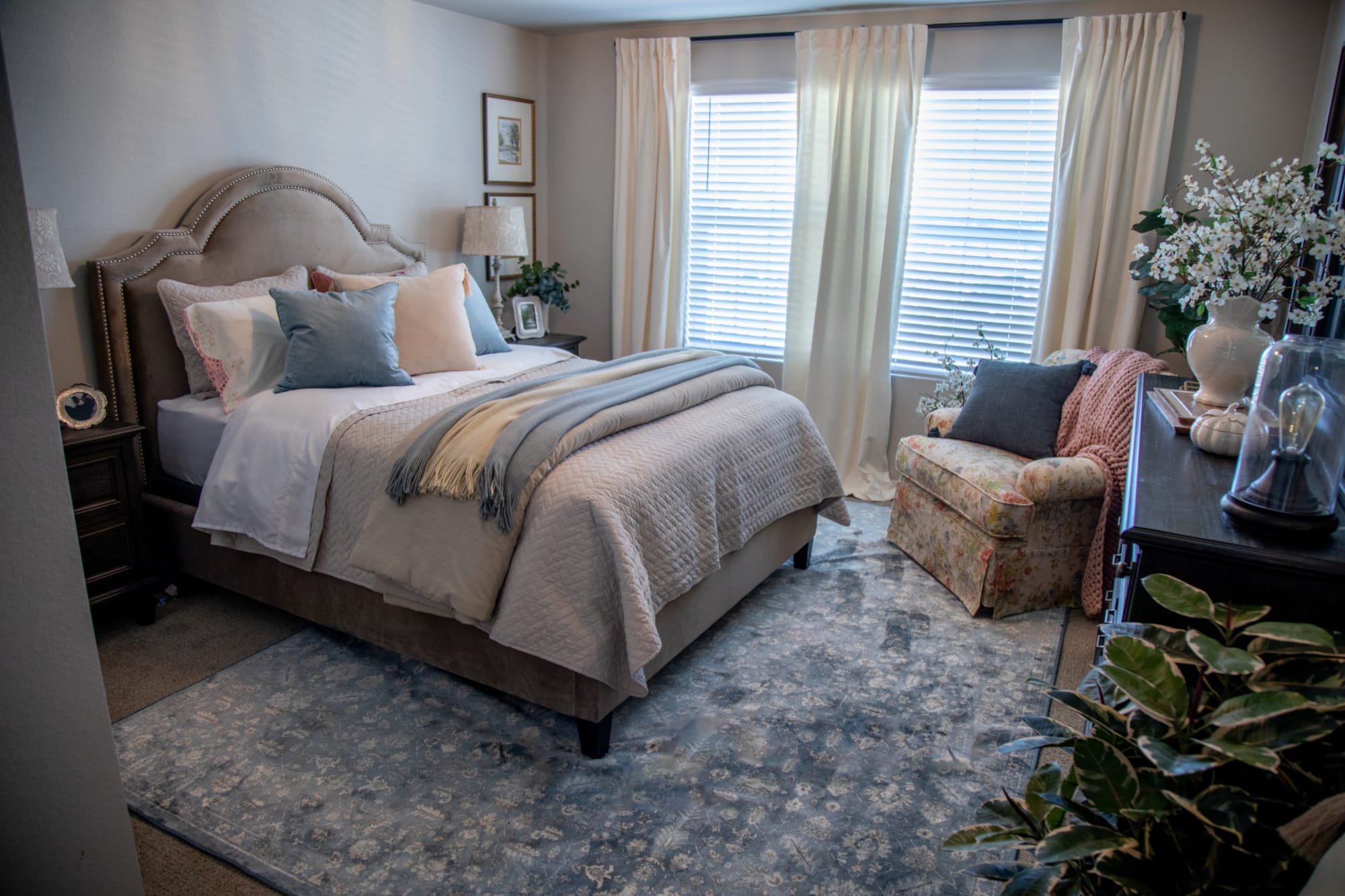 Rainier Upholstered Bed