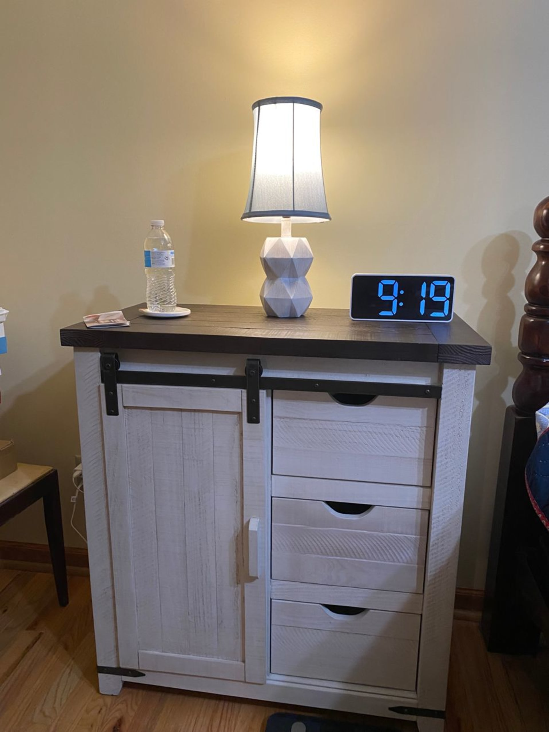 Chameleon furniture in action