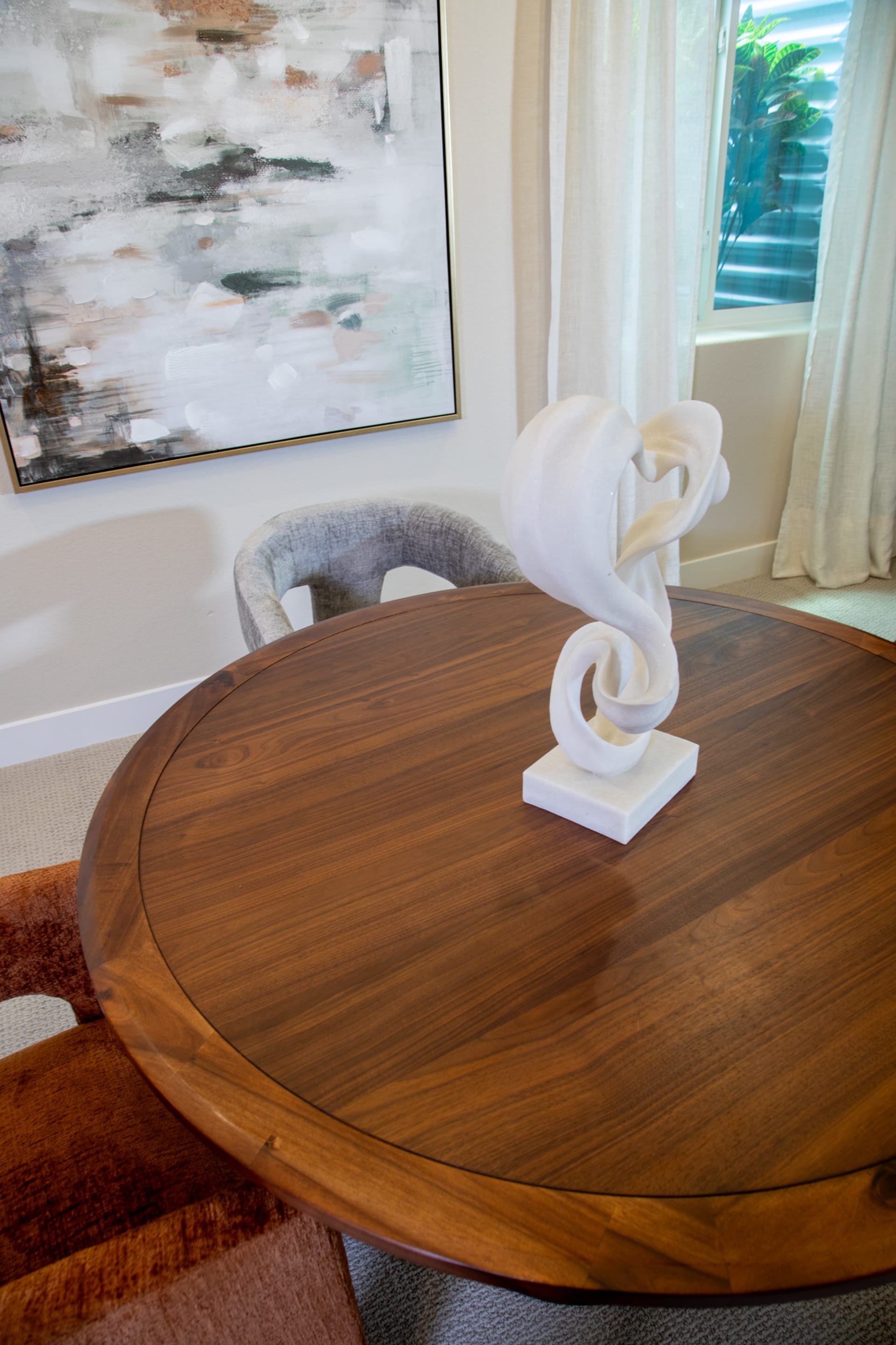 Close shot of the top of the Nash Round Dining Table