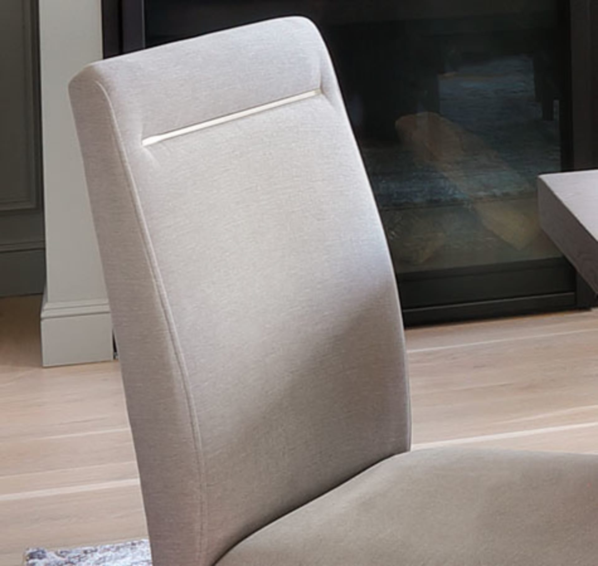 Gold Bar Closeup Moderno Dining Chair