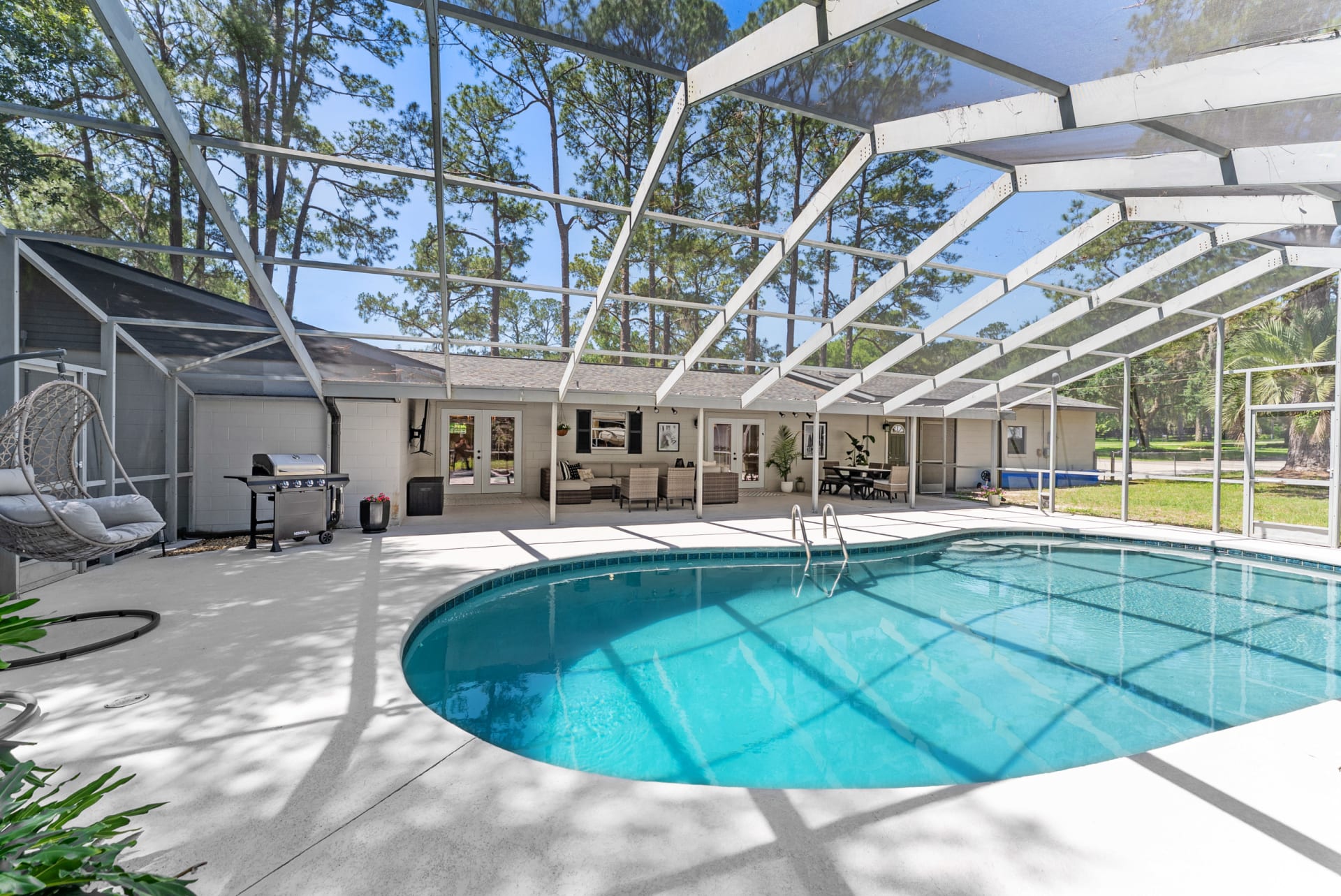 Kelli Bateman Airbnb Pool