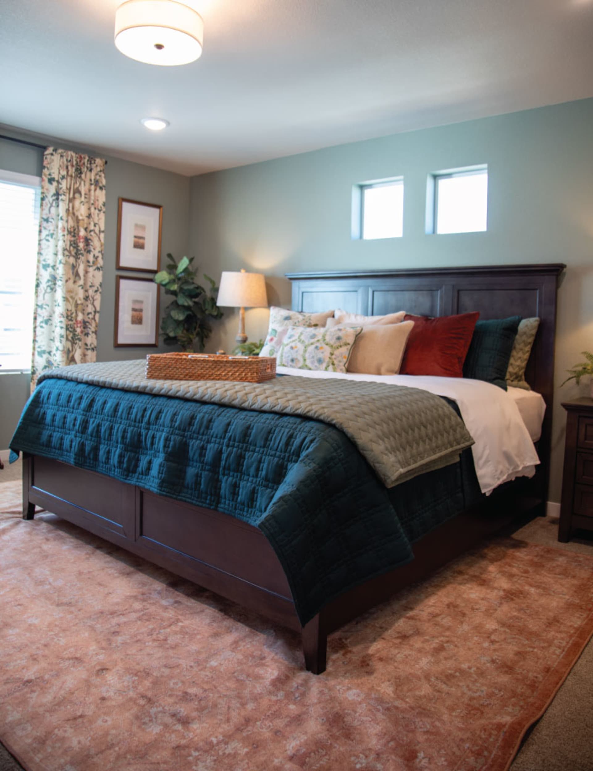 Bering Panel Bed
